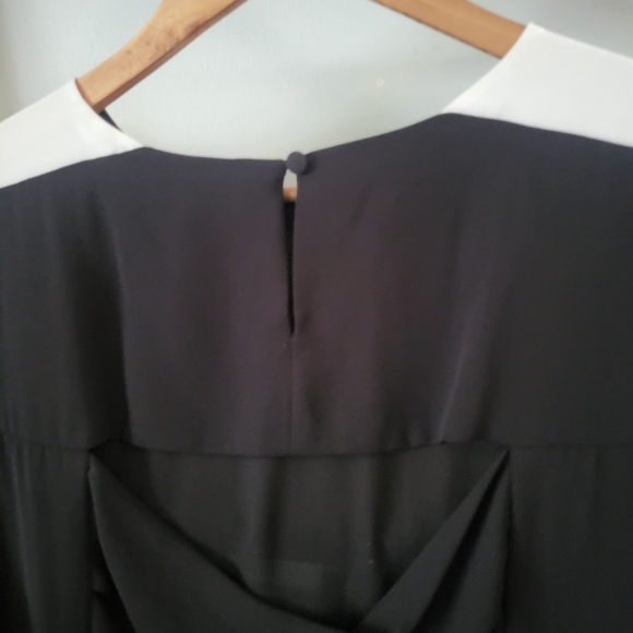 BCBG MaxAzria | Elloyn Cut Out Colorblock Blouse | Black & White | Large - Picture 5 of 10